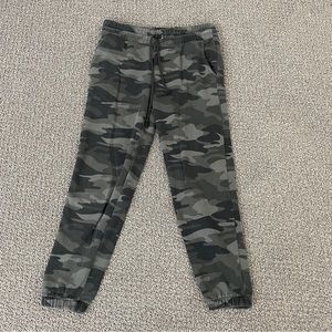 Wild fable camouflage joggers size Medium